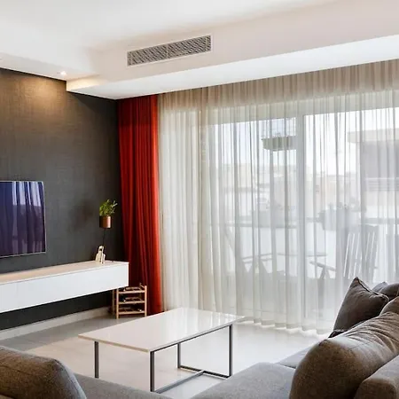Ngh12 - Lovely, Spacious 2 Bedroom Apartment. *
