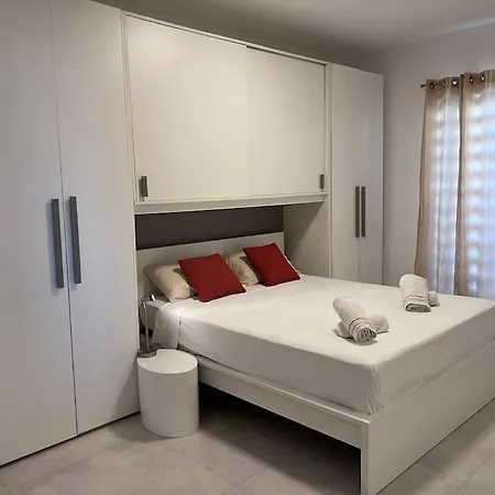 Ngh12 - Lovely, Spacious 2 Bedroom Apartment.
