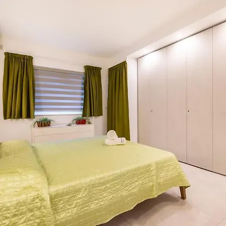 Apartment Ngh12 - Lovely, Spacious 2 Bedroom Apartment.