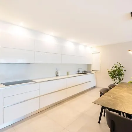 Apartment Ngh12 - Lovely, Spacious 2 Bedroom Apartment.